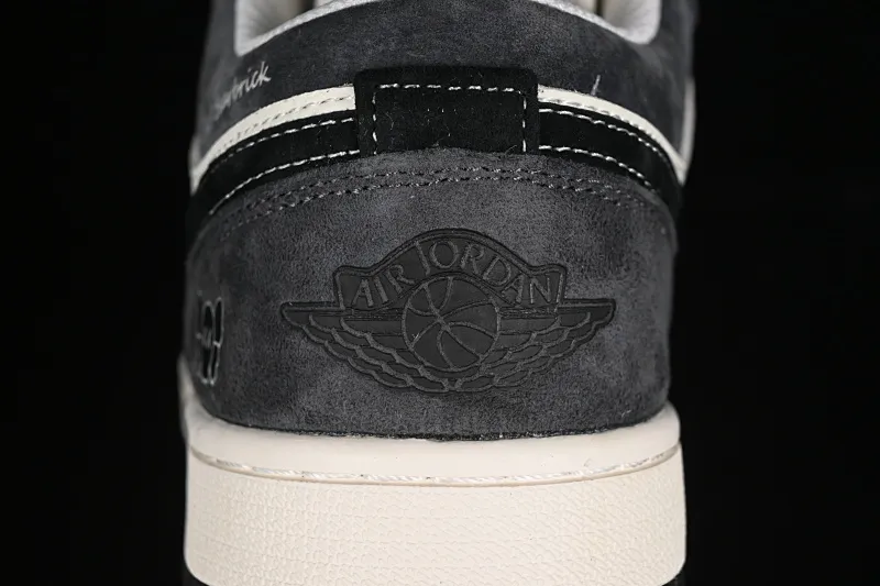 All categories Air Jordan Jordan series basketball shoes Air Jordan 1 Low High-end customized low-top sneakers Air Jordan 1 Low AJ1 Joe 1 Violent Bear joint-Black Velvet Pig Eight High-end customized low-top retro basketball shoes SJ9950-016